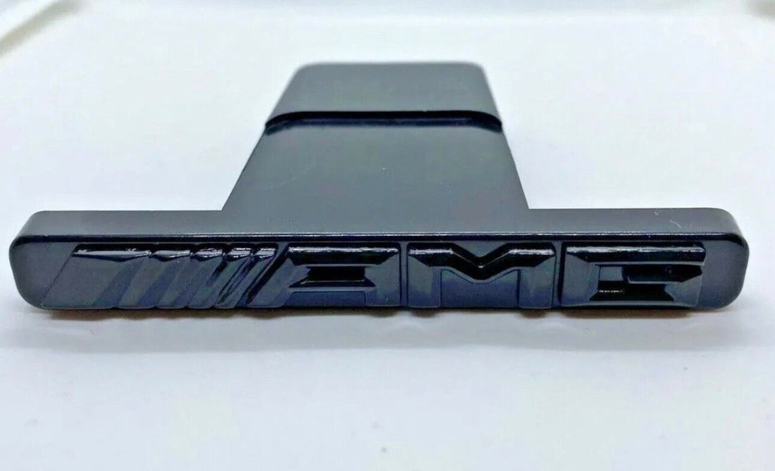 Blank Sort Mercedes AMG Grill Emblem