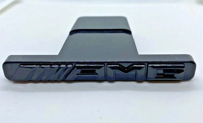 Blank Sort Mercedes AMG Grill Emblem